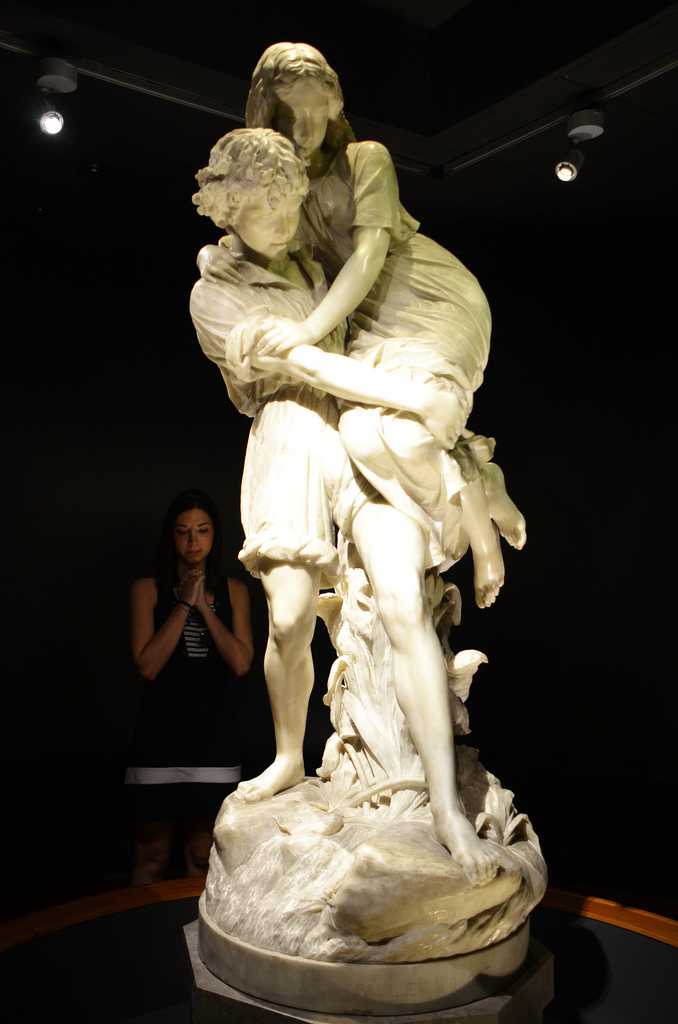 Statue of Paul and Virginie (2)
